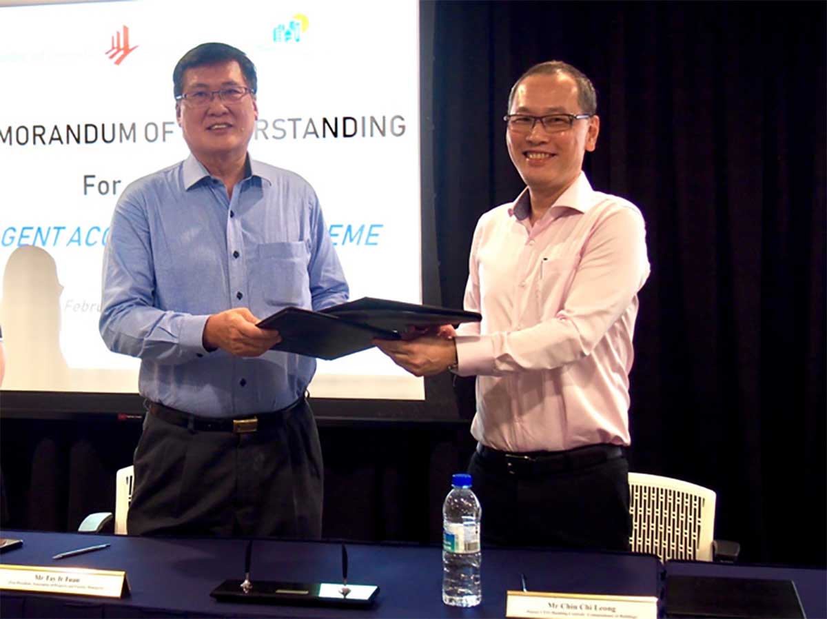 mr-tay-it-tuan-vice-president-apfm-and-mr-chin-chi-leong-commissioner-of-buildings-bca