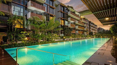 Photo of the swimming pool at Royalgreen